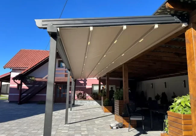 Pergole retractabile Ambisun montate în Brașov – protecție elegantă pentru terase moderne Pergole retractabile moderne instalate de Ambisun în Brașov, ideale pentru terase acoperite, cu structură rezistente din aluminiu și sisteme automate de închidere