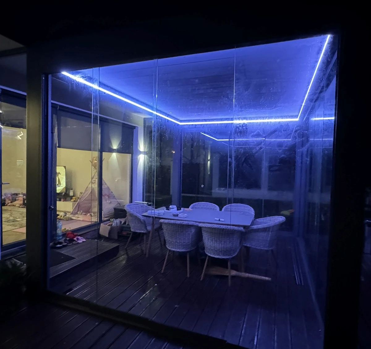 Pergola bioclimatica Eira cu iluminare LED