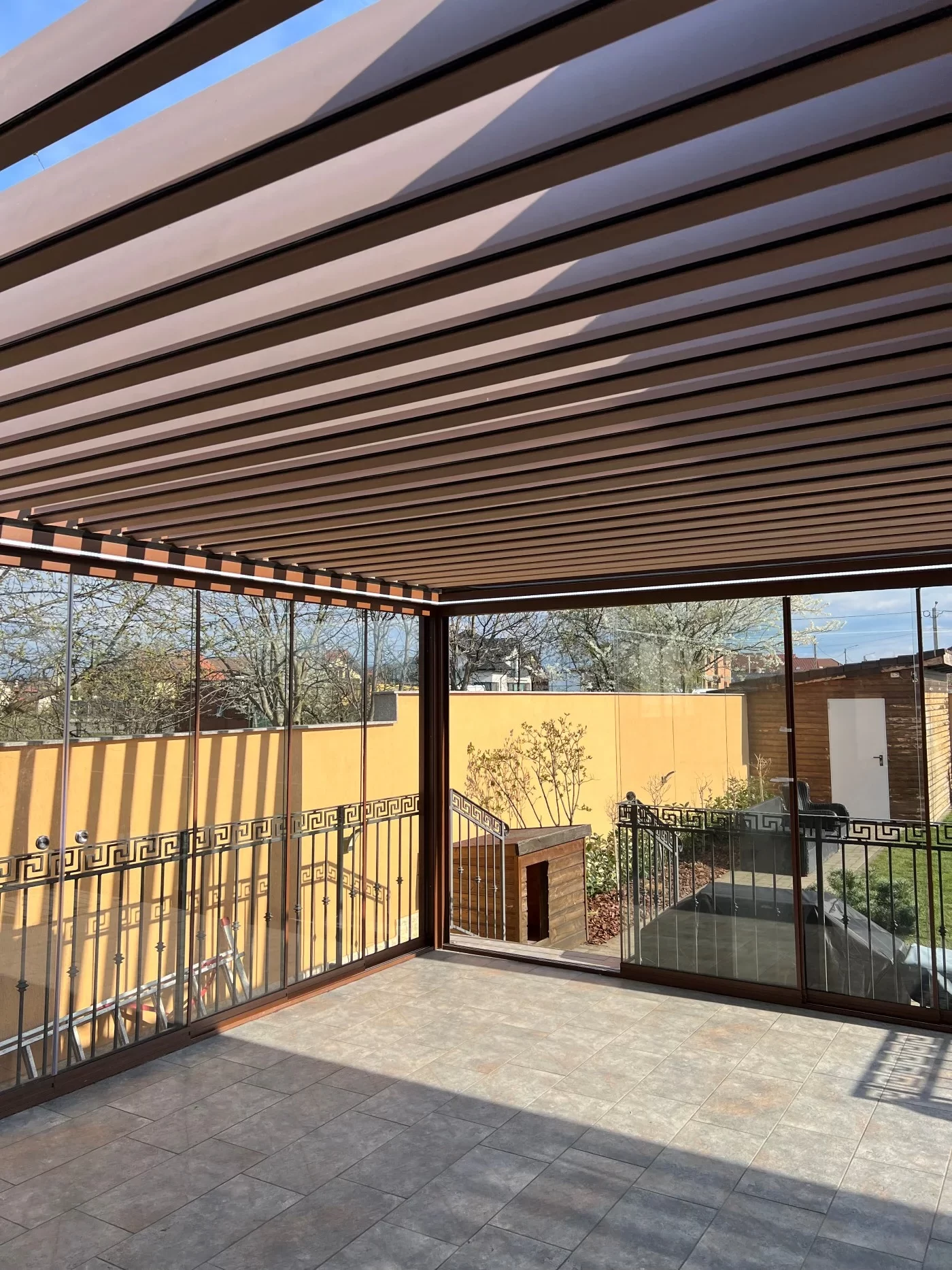 Pergole bioclimatice brasov - eira cu lamele rotative 105 grade