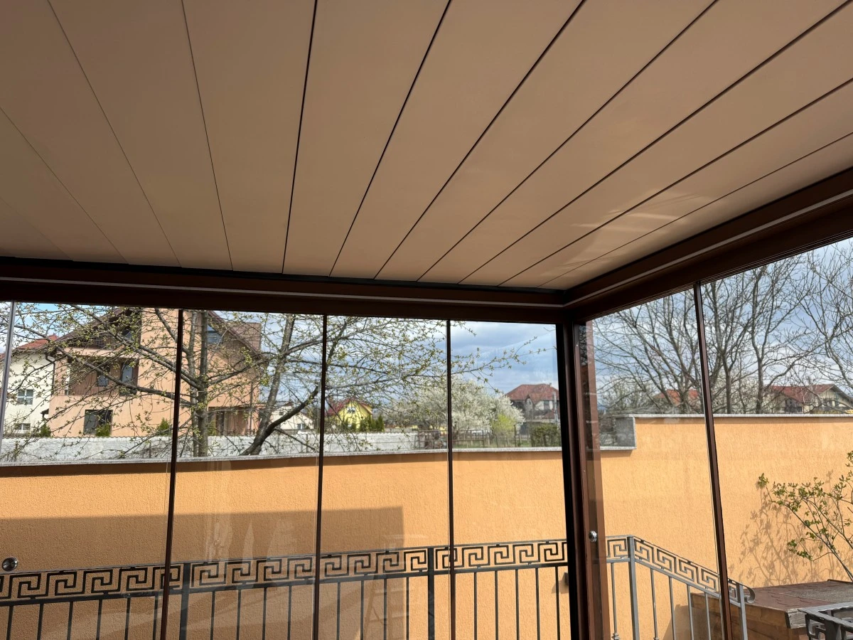 Aeris este o pergolă Bioclimatică cu Lamele Rotative